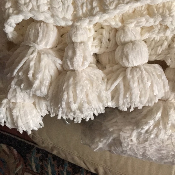 UGG brand new throw still in plastic wrap - Picture 10 of 12